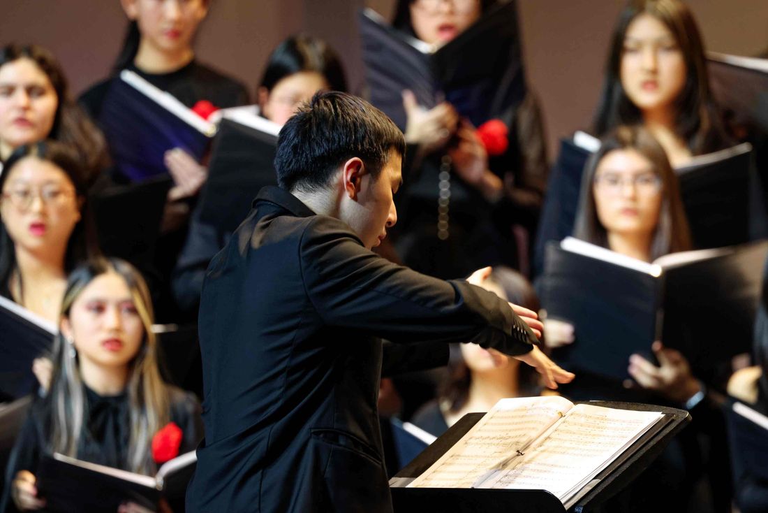 Body image for the article: Winter Choral Concert Photo Spread